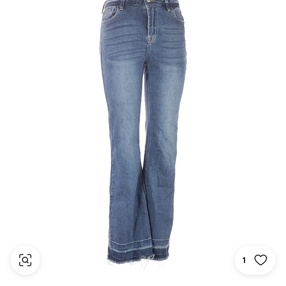 Frayed and wide leg hem